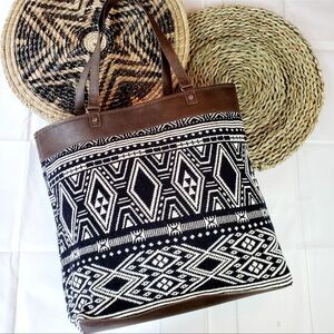 Thirty-One 31 Gifts Reversible Tote Rio Weave Black and White Patterned Tote Bag